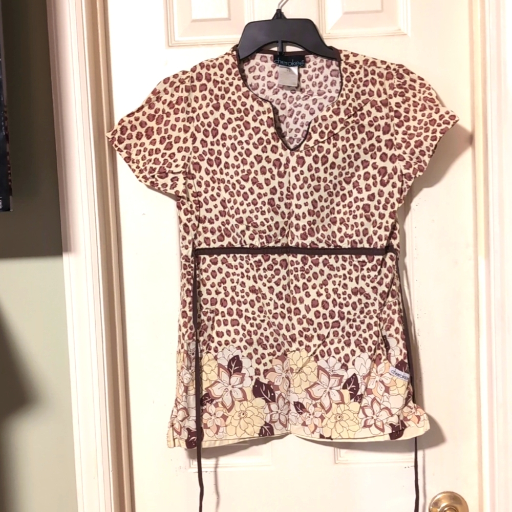 Scrub top (Cherokee), extra small, leapard print/flowers